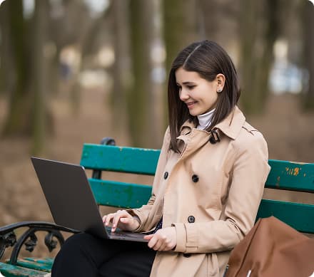 Freelancer working remotely with Nexpackform platform